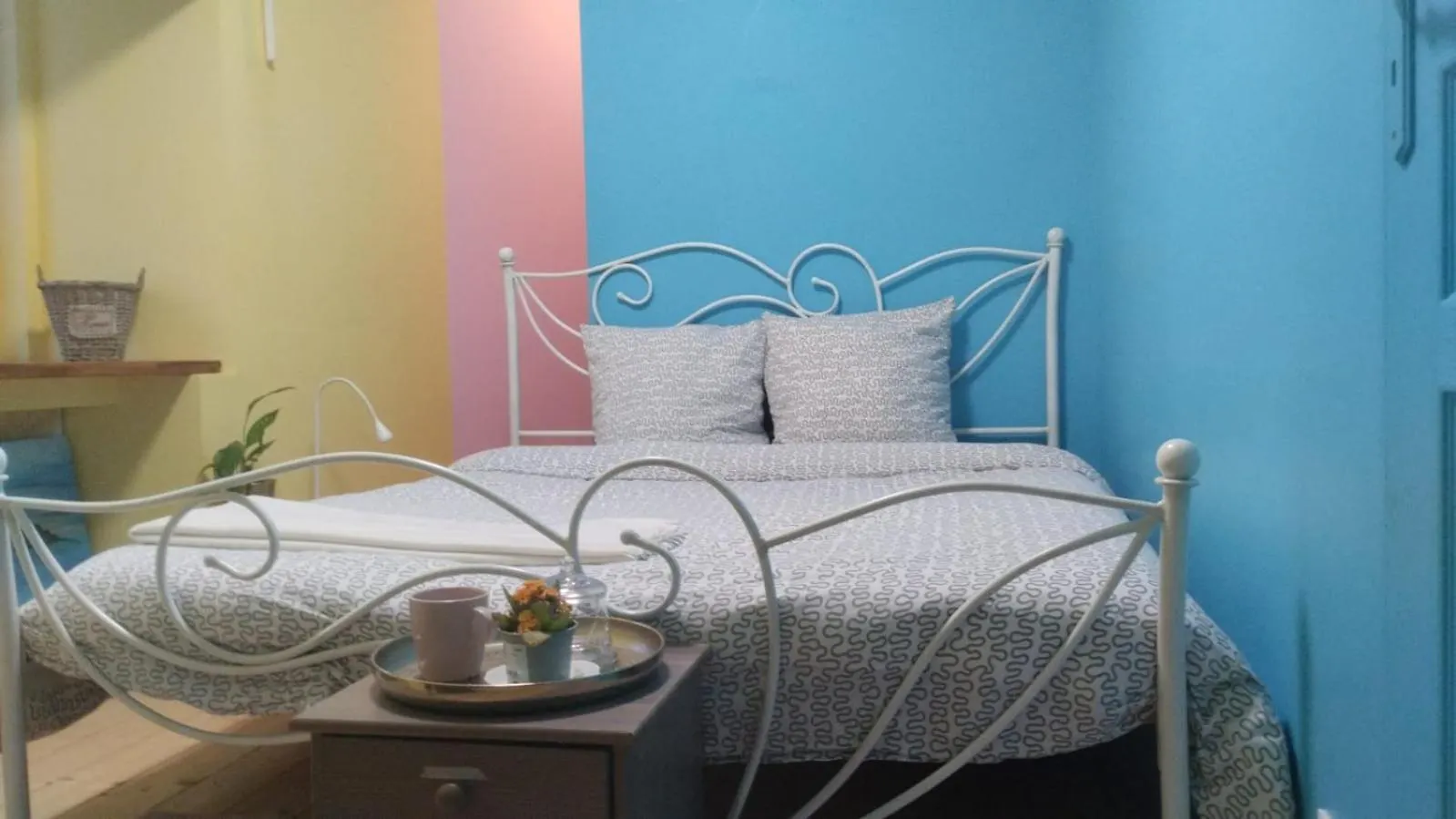 Chambre Du The, Sdb Partagee Chavagne 0*,  France