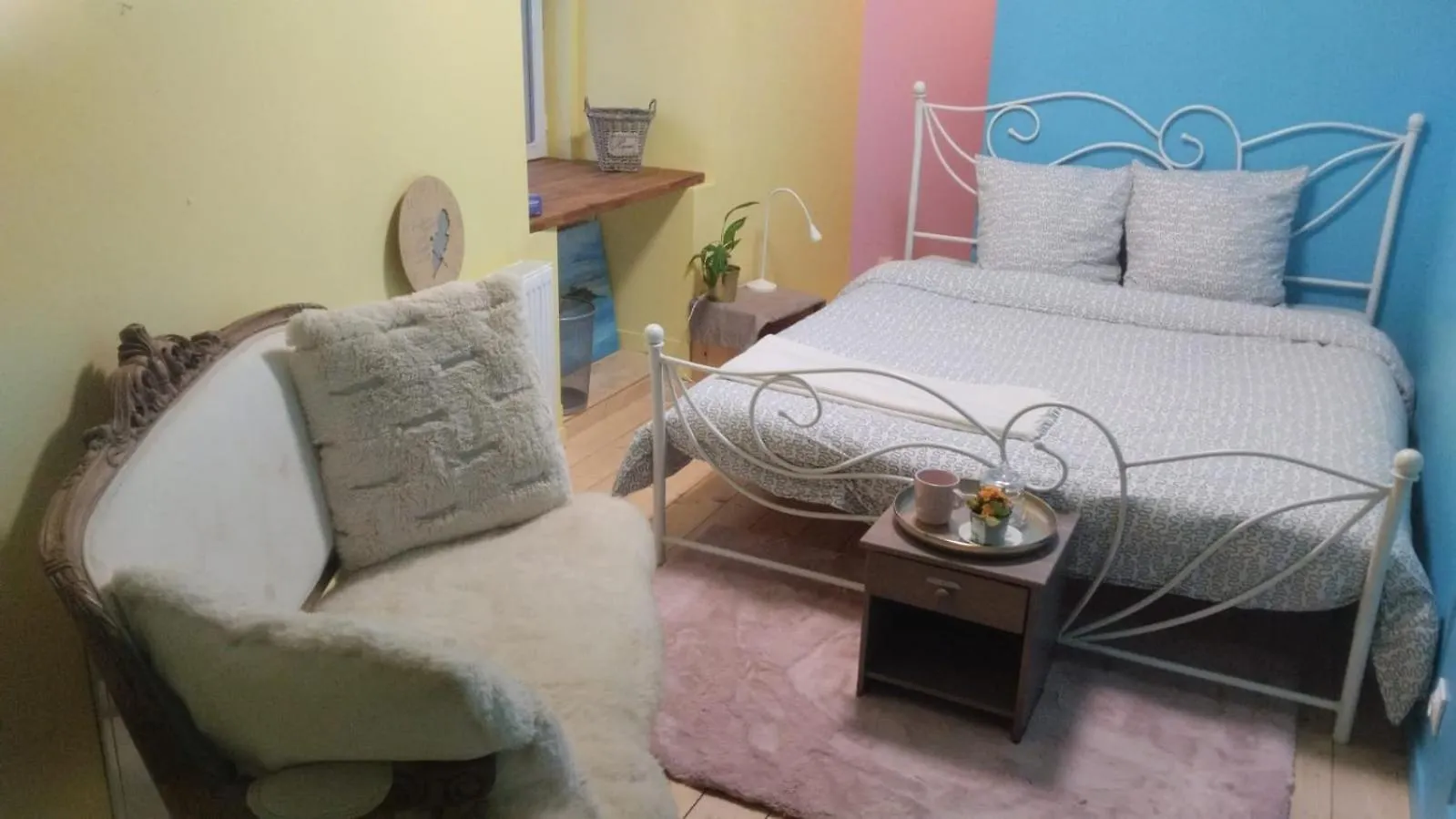 Chambre Du The, Sdb Partagee Chavagne